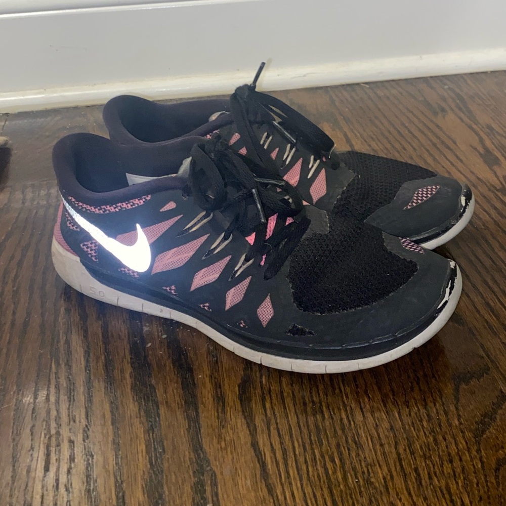 Nike Athletic/Running/Gym Shoes size youth 7